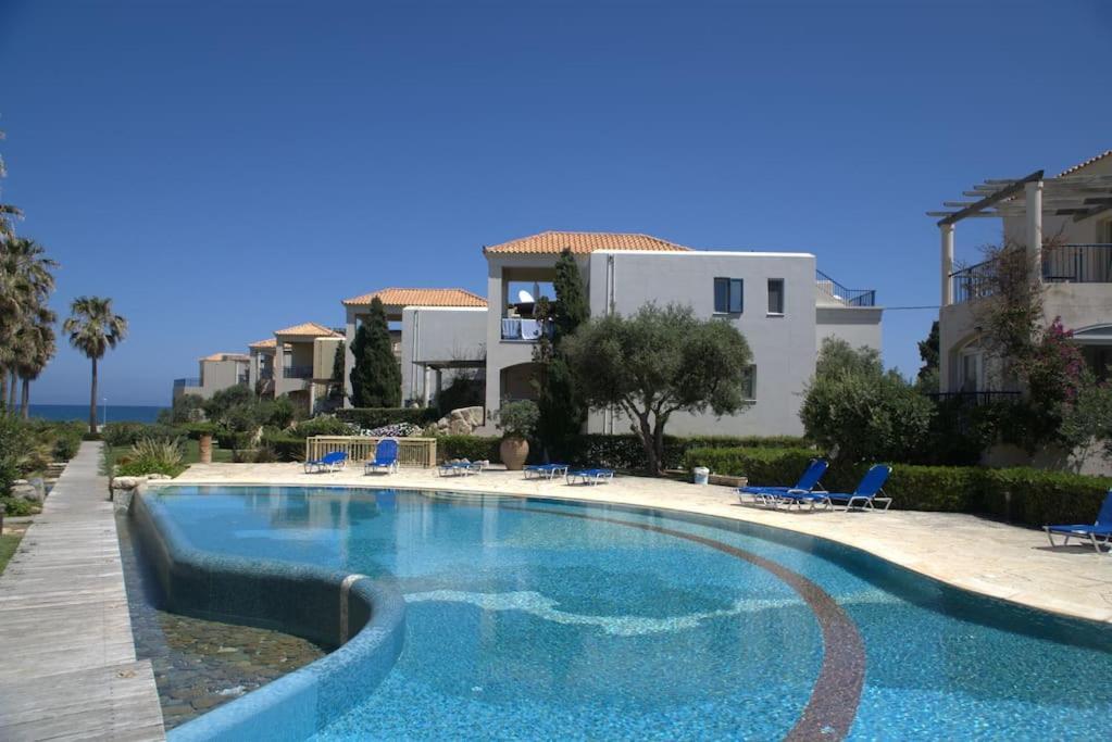 Appartement Elias 1-bedroom On The With Pool *