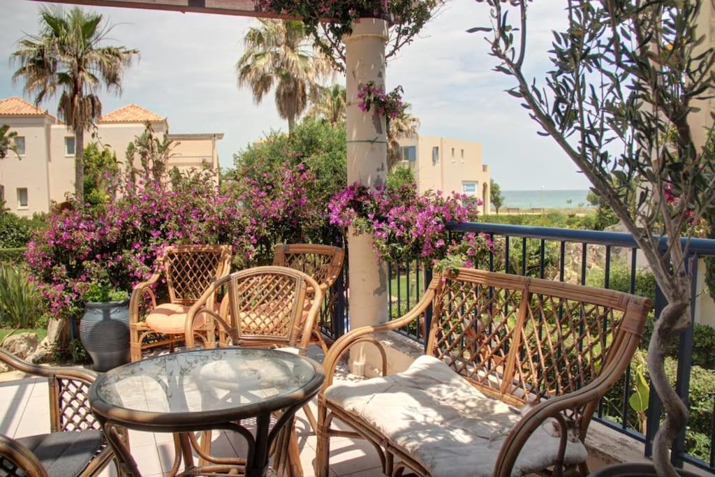 Apartamento Elias 1-bedroom On The With Pool Chrissi Akti Chania