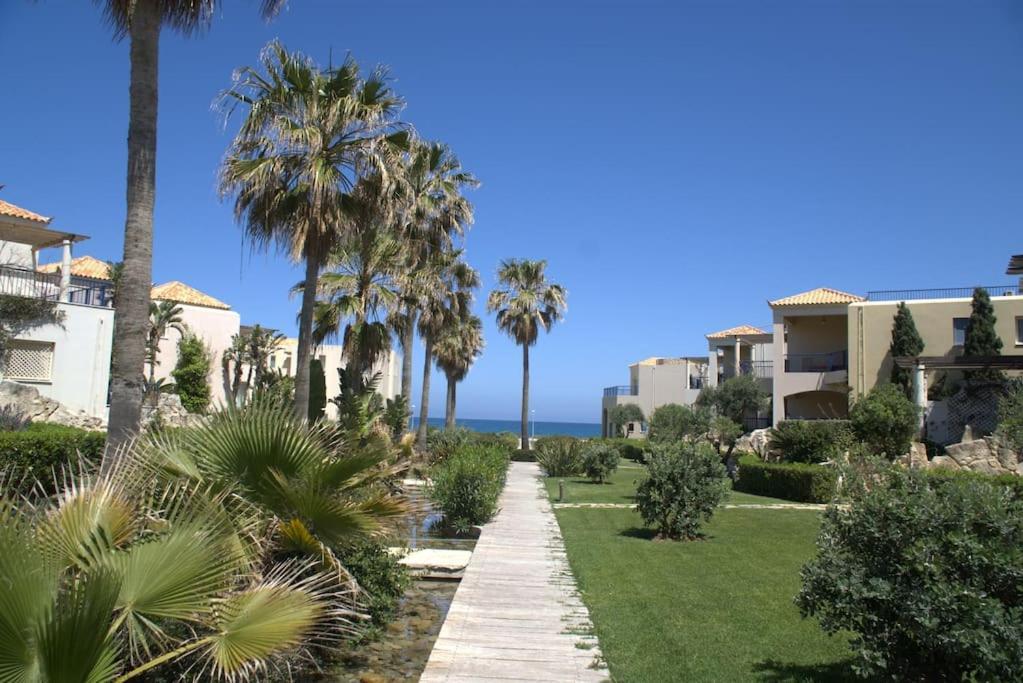 Elias 1-bedroom On The With Pool Chrissi Akti Chania